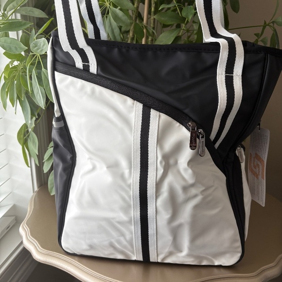 Spoengru Black and White Large Pickleball Tote with Shoe Compartment - Picture 1 of 11